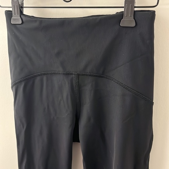 Black lululemon leggings with mesh panels - Picture 3 of 5